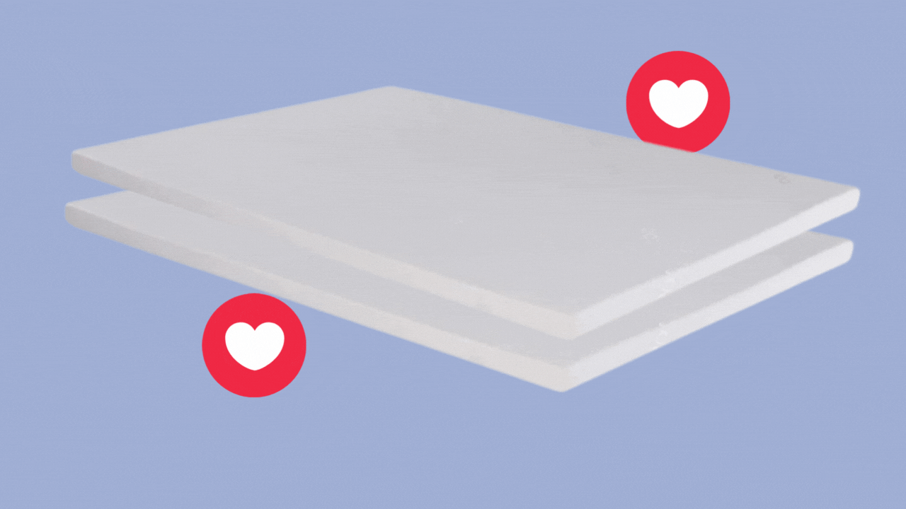 How to choose a mattress topper graphic with a topper on blue background and emojis
