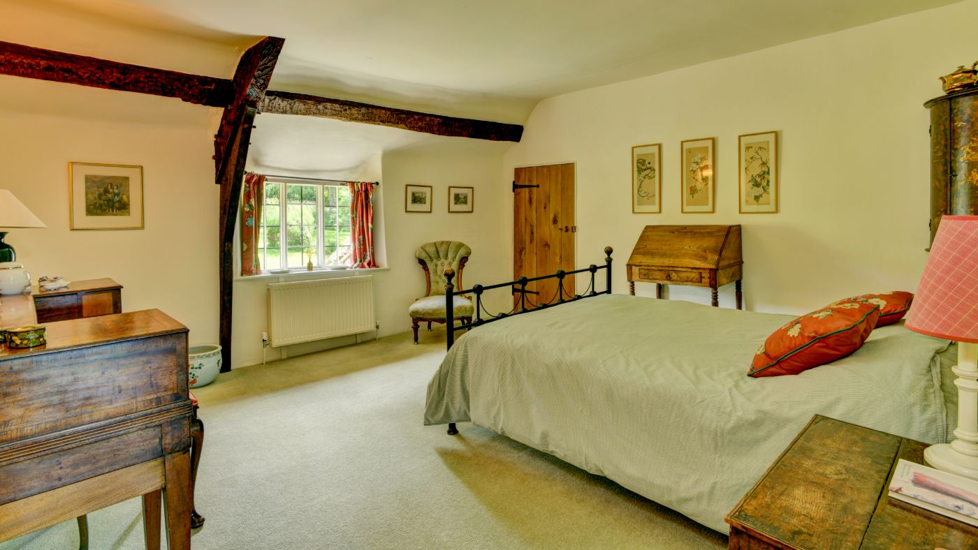 Jerwoods-Farm-Exeter-Knight-Frank-1495000-4.jpg