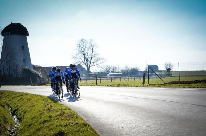 Team NetApp-Endura recons the Omloop Het Nieuwsbald course.