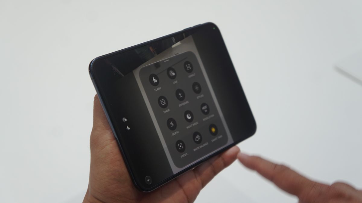 iPhone Duo Hands On