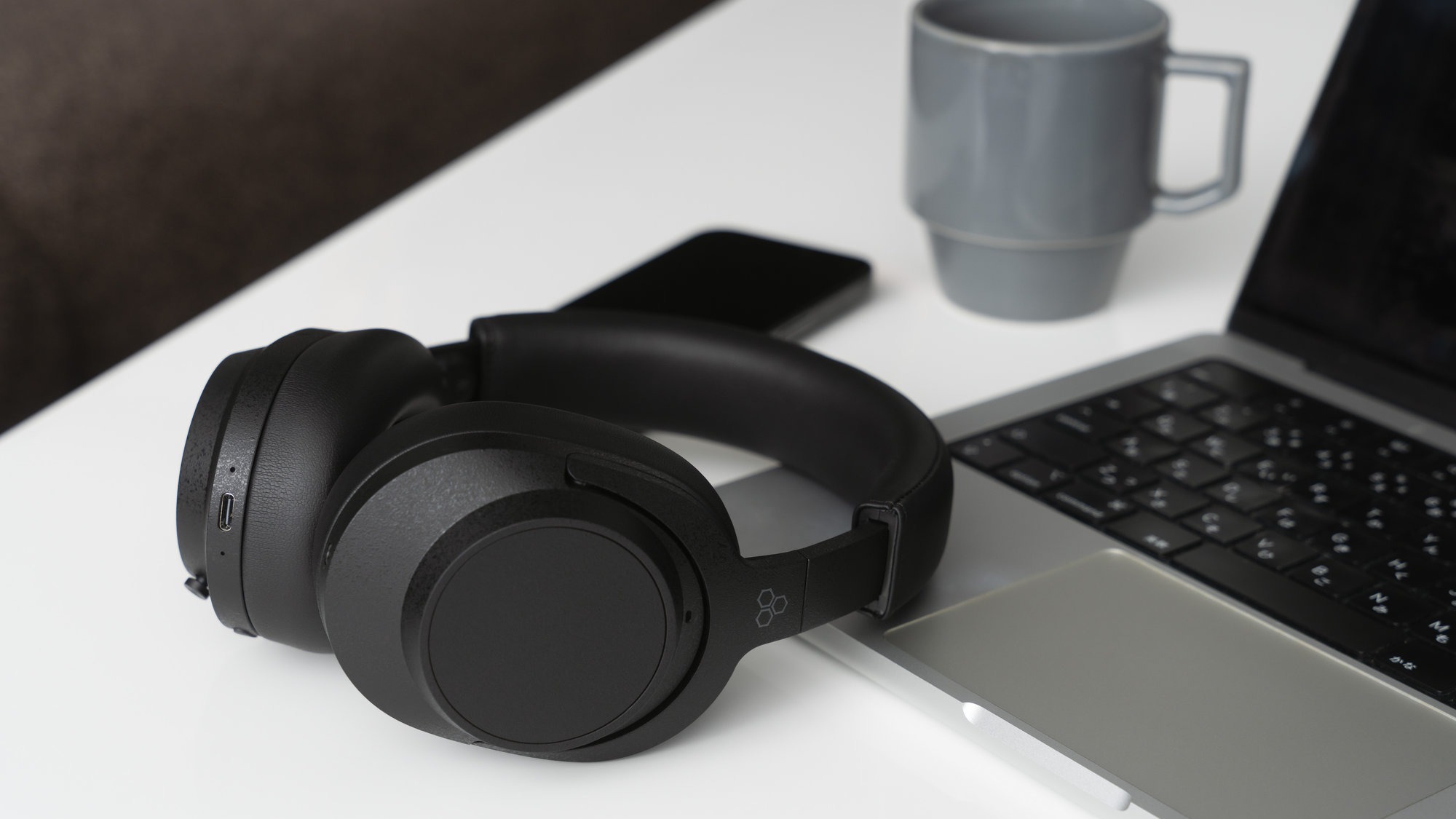 Lifestyle image of the Final UX5000 over-ear wireless headphones in Black