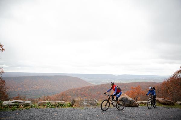 Promoter Mike Kuhn and Cyclingnews MTB Editor Sue George enjoy a view in Bald Eagle State Forest