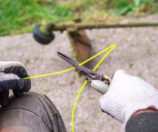 Cutting fishing wire for a trimmer with pruners