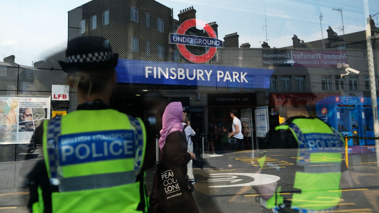 finsbury park underground police