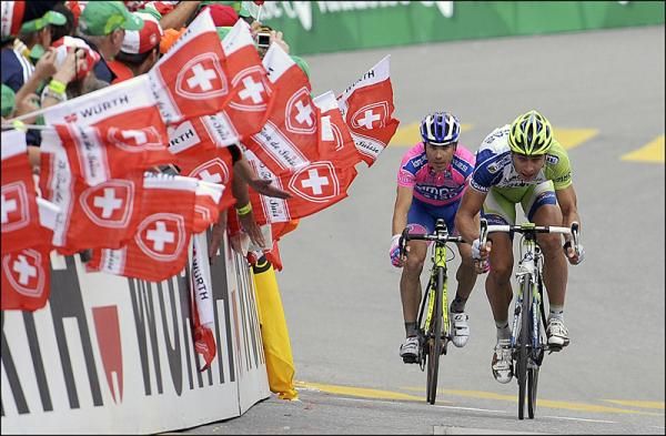 Peter Sagan (Liquigas-Cannondale) accelerates to the finish line.