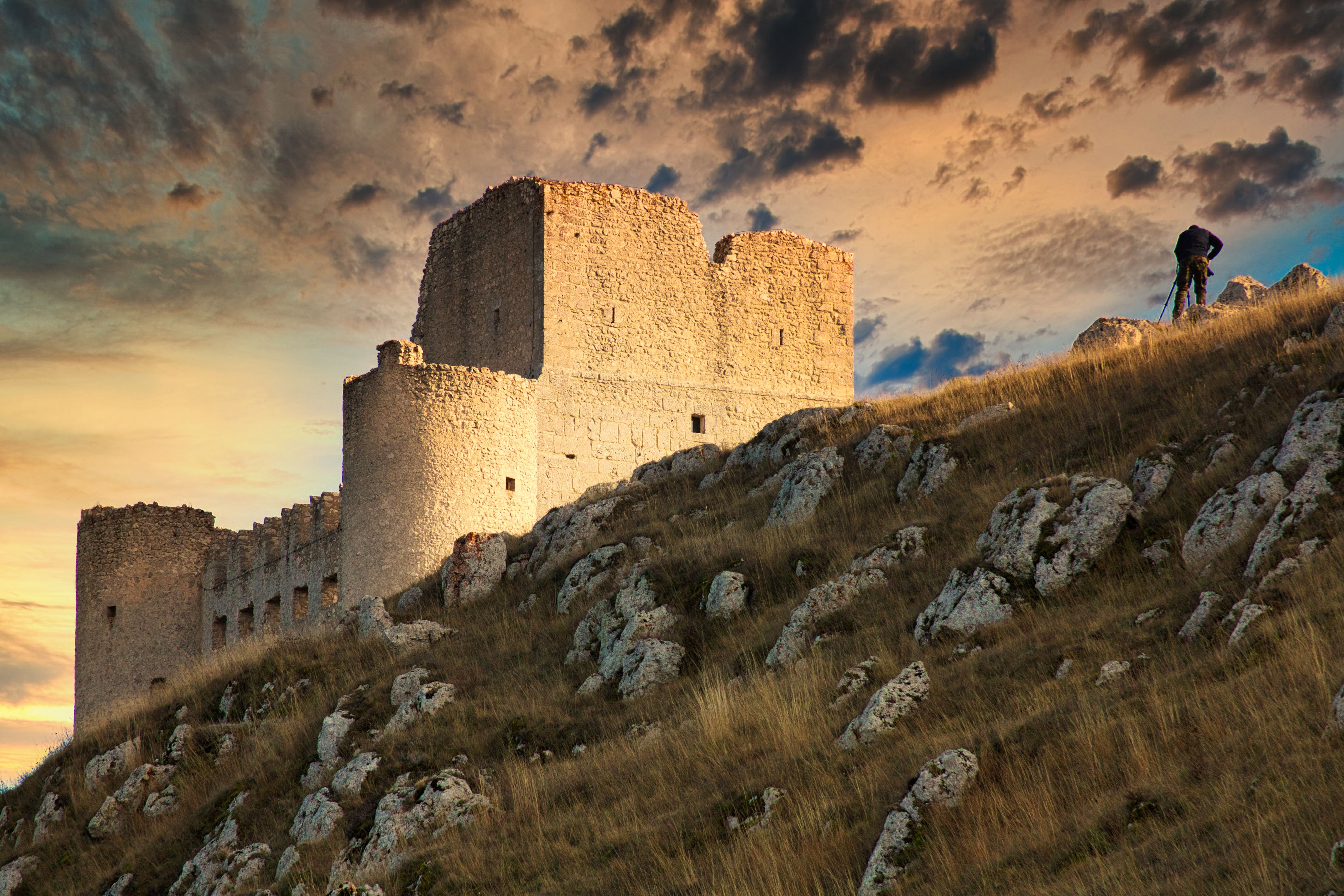 Utilizzando Luminar 4.2 siamo riusciti a creare una foto da film. L'effetto estremamente drammatico, in questo caso, è voluto.