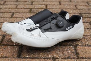Suplest Edge 2.0 road cycling shoes on the pavement