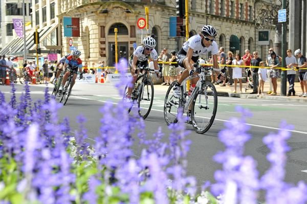 Cath Cheatley (NZ National Team) leads in the early stages of the criterium