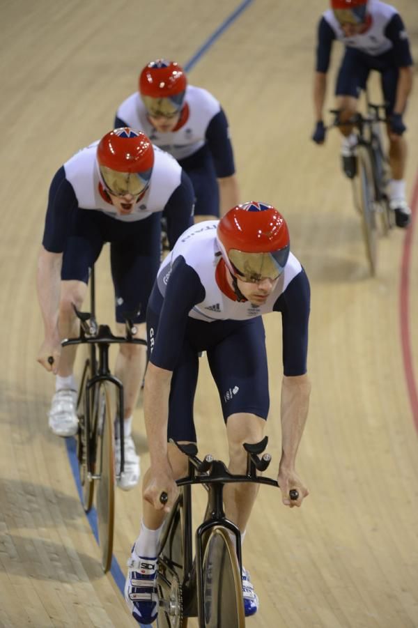 Andy Tennant leads Ed Clancy in training