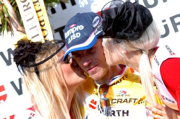 Cunego gets the kisses