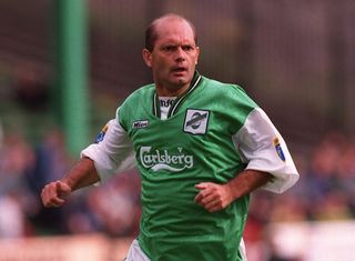 Ray Wilkins in action for Hibernian against Raith Rovers, September 1996