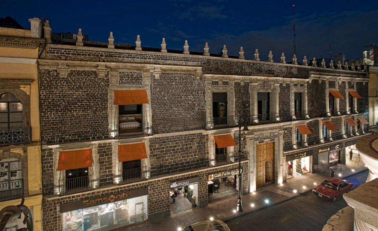 Exterior and street view of Downtown Mexico