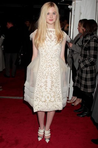 Elle Fanning Wears Louis Vuitton At The We Bought A Zoo Premiere