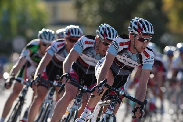 UnitedHealthcare comes to the front with the Bahati Foundation team sitting in close behind.