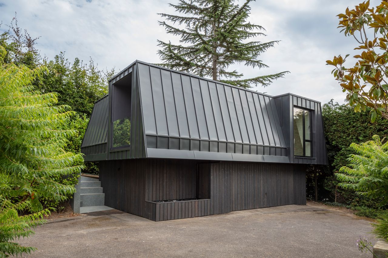 Casa Bassa, a compact house in Surrey, Francesco Pierazzi Architects