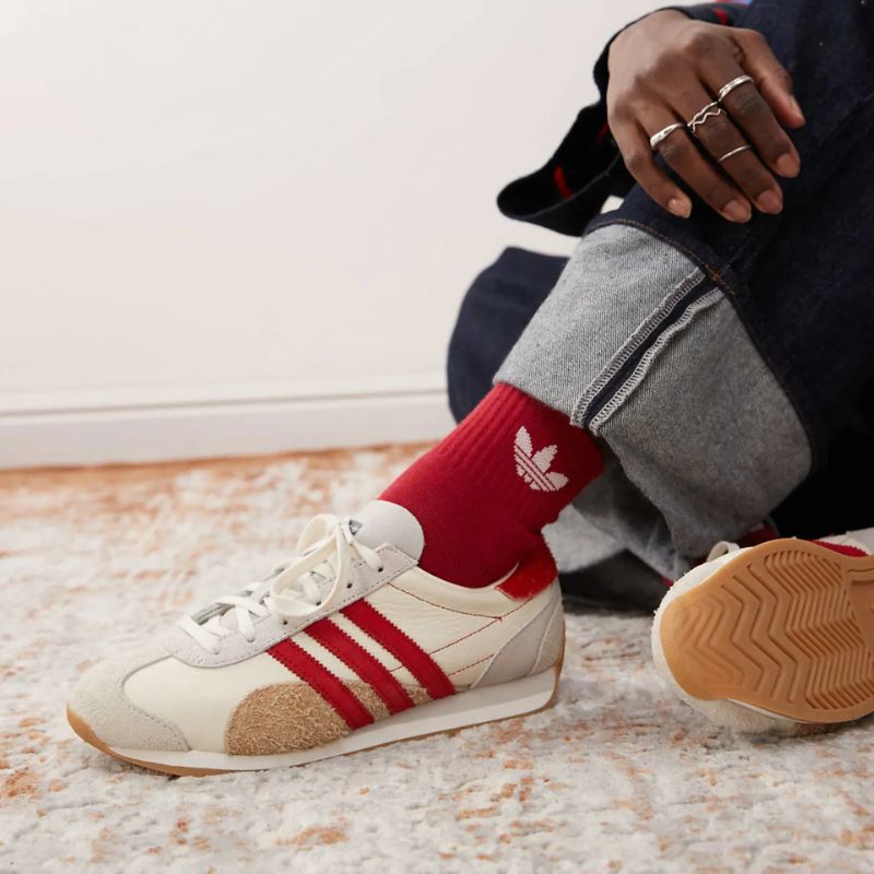 Country Og Trainers in White and Red on model 