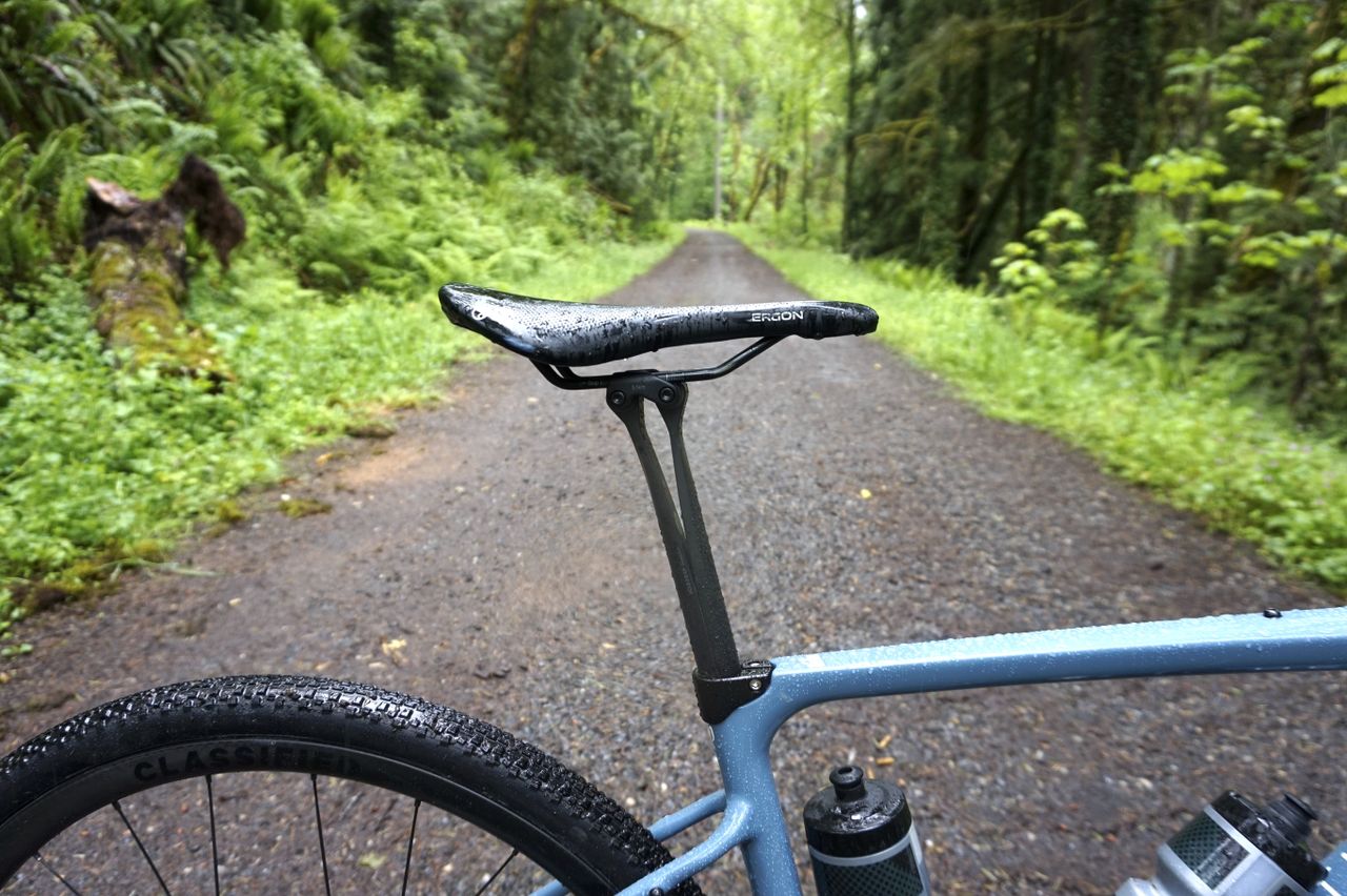 rgon CF AllRoad Seatpost and SR saddle