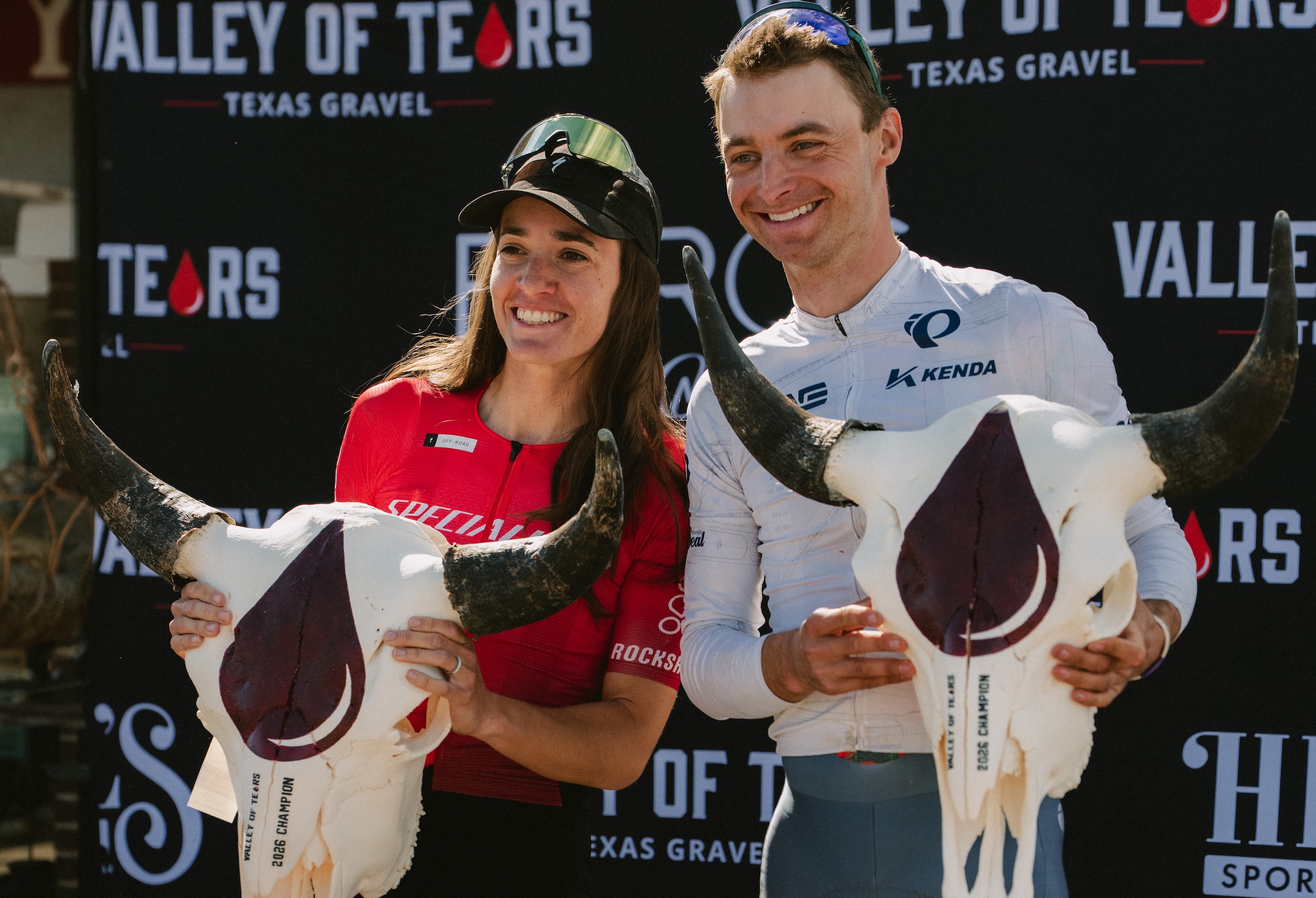 Elite winners for 2026, Sofia Gomez Villafa&ntilde;e and Alexey Vermeulen, with bison skull trophies