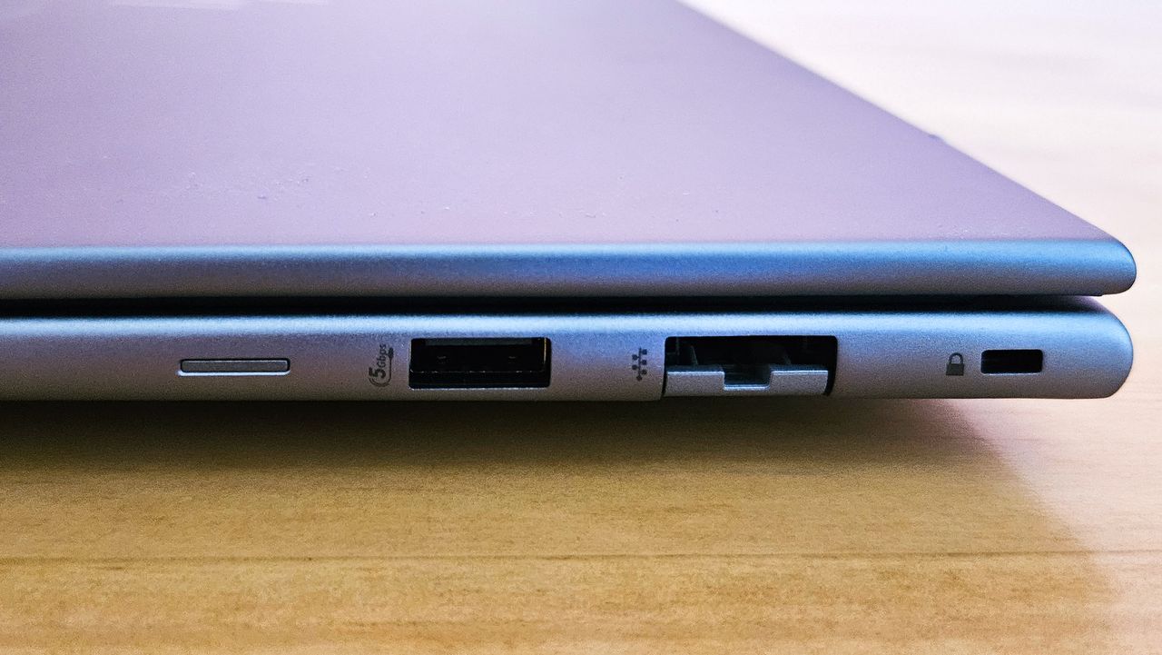 LS-HP ZBook Power G11: photo of ports