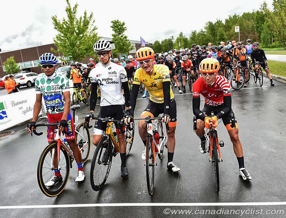 The jerseys at the beginning of the stage