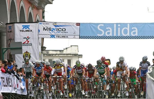 The riders gets things underway in stage three.