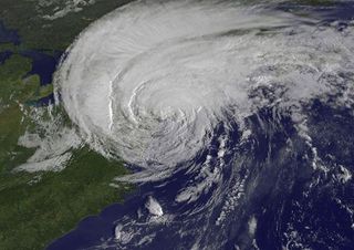 hurricane-irene-landfall-110828-02