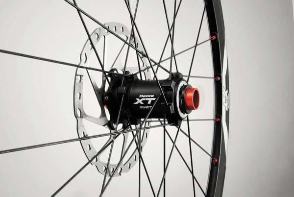 A new WH-M776 wheelset will be specifically aimed at the all-mountain/enduro crowd with a 20mm front thru-axle and wider rims.