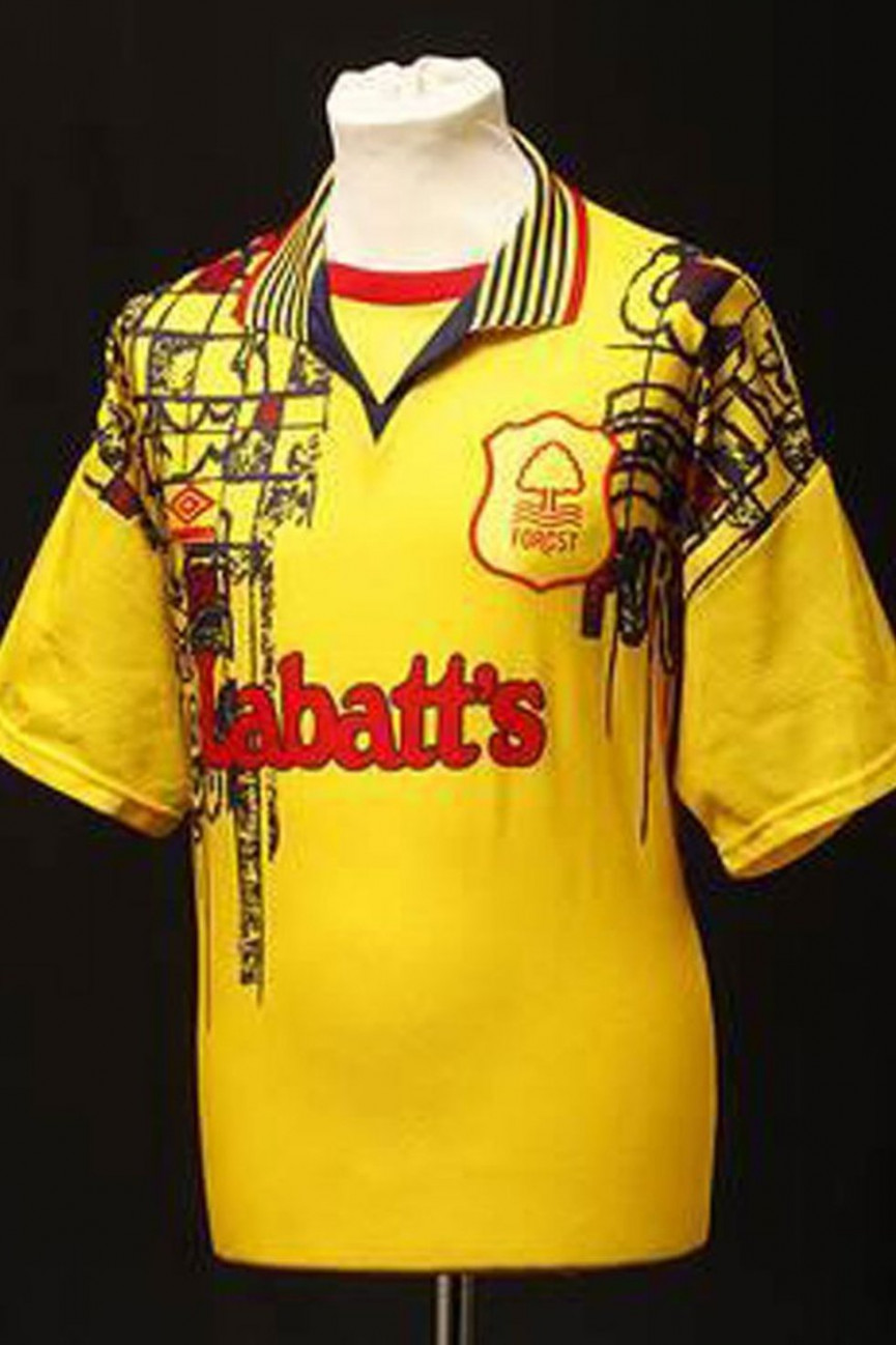 50-worst-football-kits-ever-22-1556697301-hG2B-column-width-inline