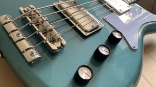 Epiphone Newport Bass detailed pic of the controls and hardware