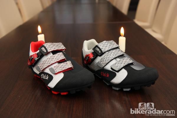 Fi'zi:k enters the mountain bike shoe market for the first time with the M5 Uomo (left) and the M5 Donna (right).