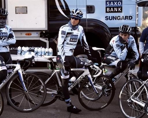 Alberto Contador and his teammates get ready for training in Mallorca