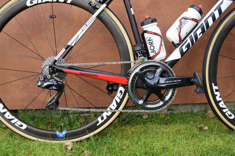 The bike is equipped with a Shimano Dura-Ace R9150 electronic groupset and power meter