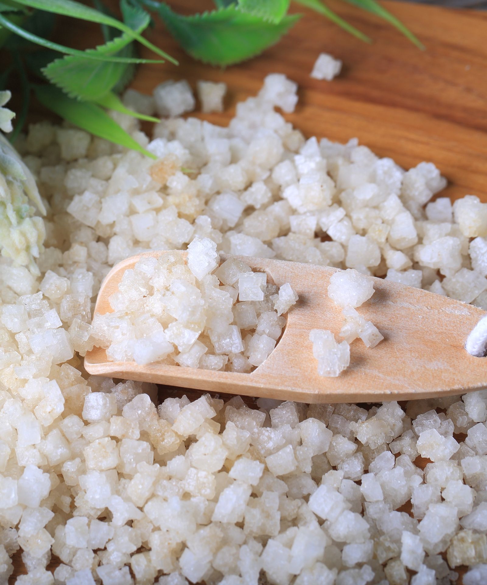 Should you make weed killer using vinegar and Epsom salts?