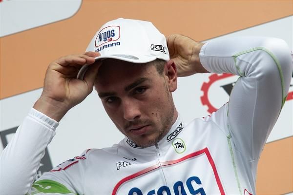 John Degenkolb (Argos-Shimano) puts on his podium cap