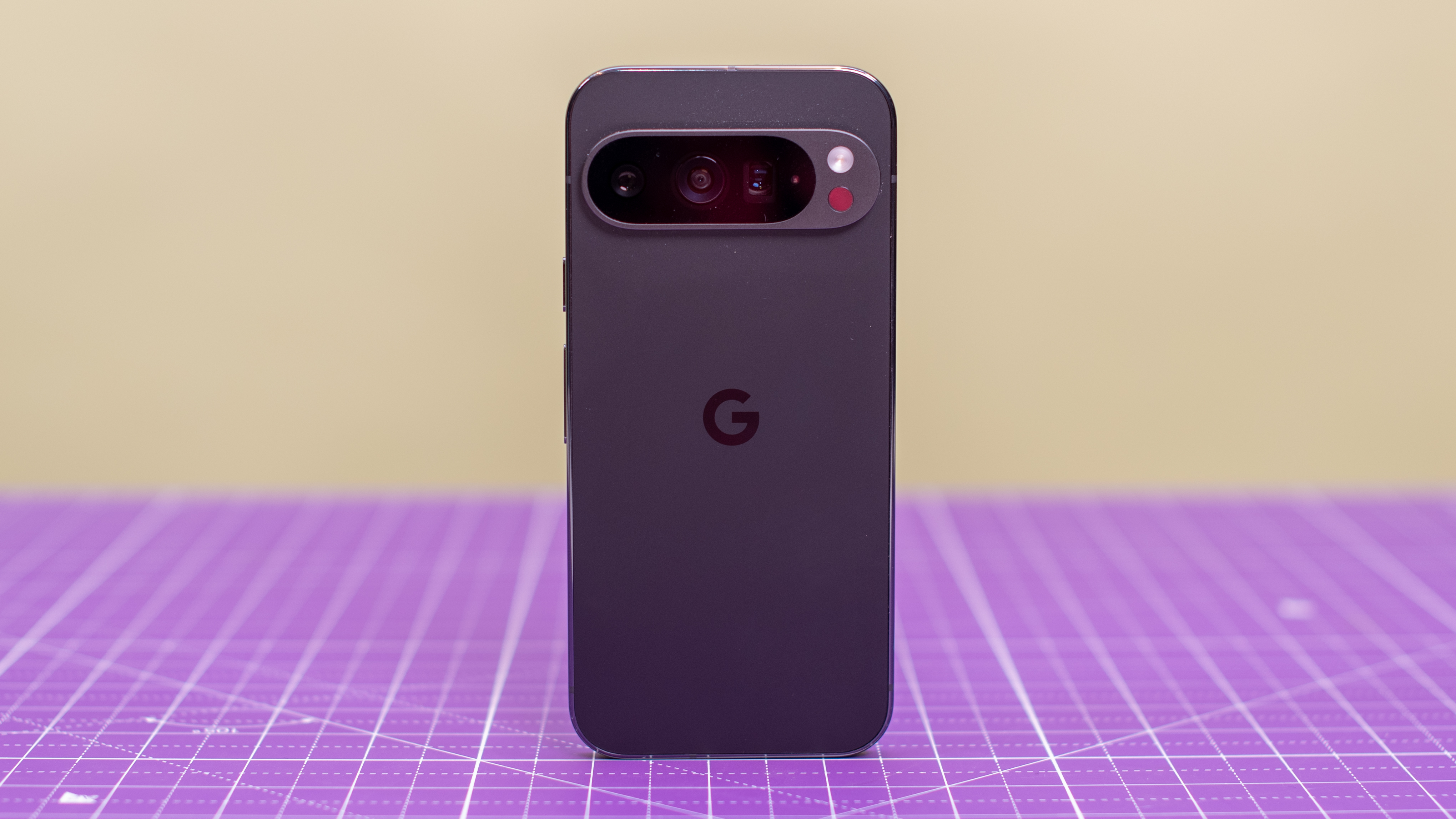 Google Pixel 9 Pro in Obsidian black