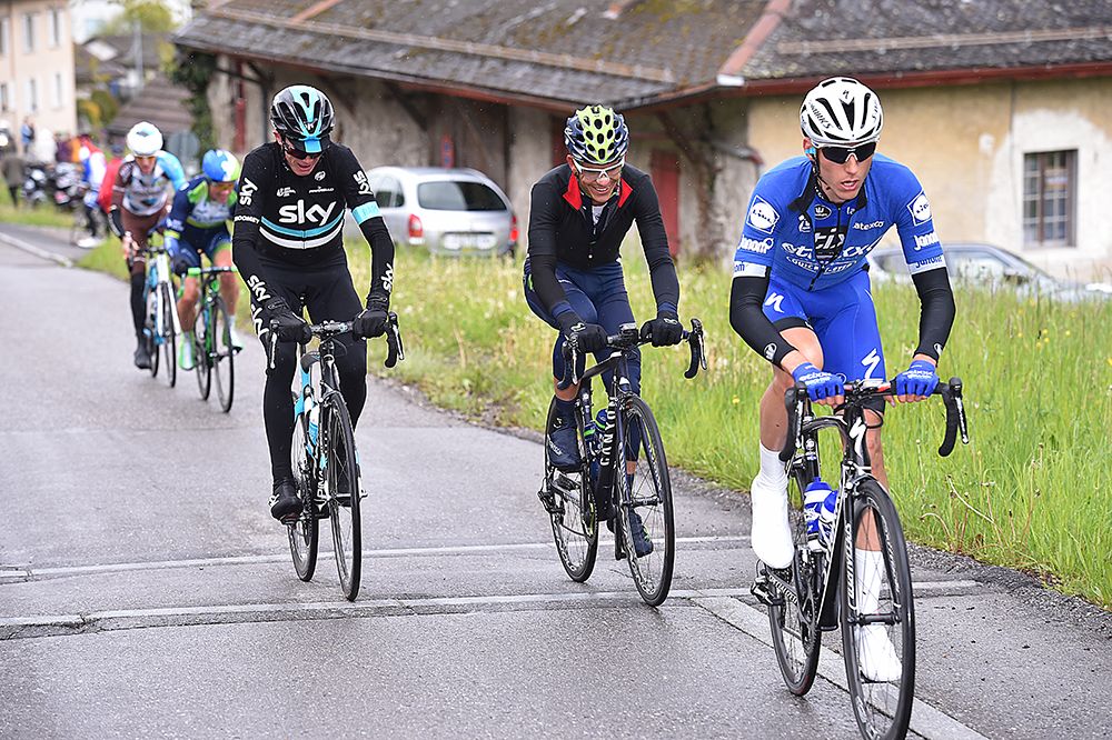 Chris Froome (Sky) with Carlos Verona (Etixx-QuickStep) and Andrey Amador (Movistar).