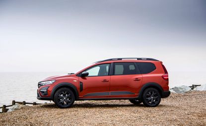 Dacia Jogger in red