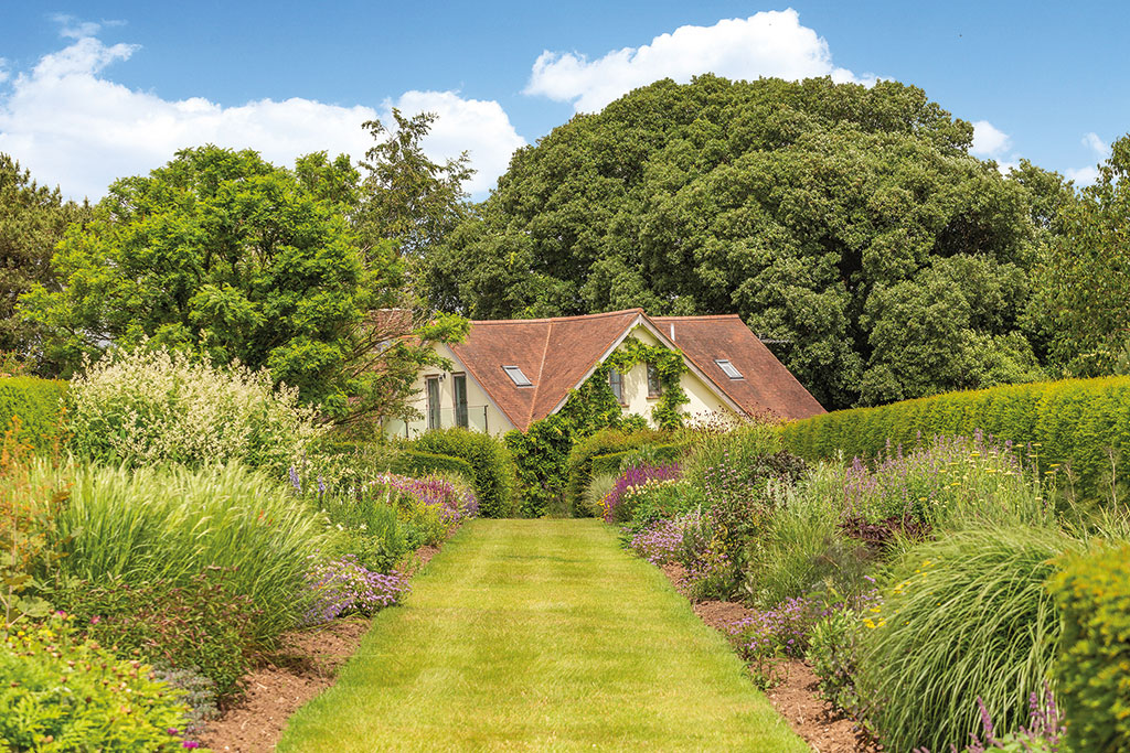 Houses for sale with beautiful gardens: High Garden, Kenton Exeter