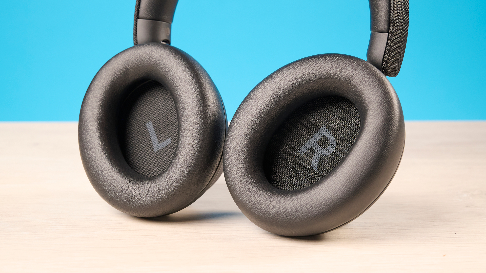 Black EarFun Wave Pro X over-ear headphones