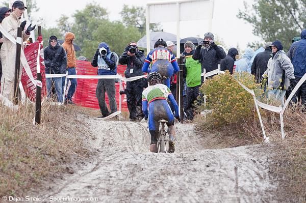 It quickly became a two-woman race between Katie Compton and Katerina Nash.