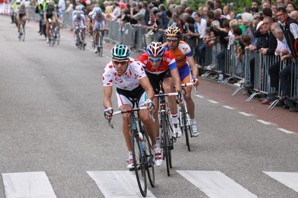 Gilbert leads a breakaway group late in the race.