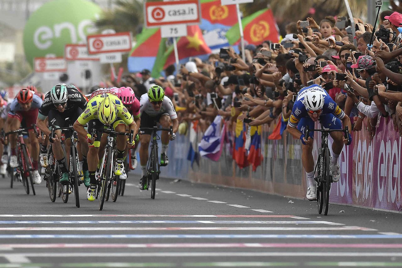 Elia Viviani (Quick-Step Floors) sprinted along the barriers to win in Tel Aviv