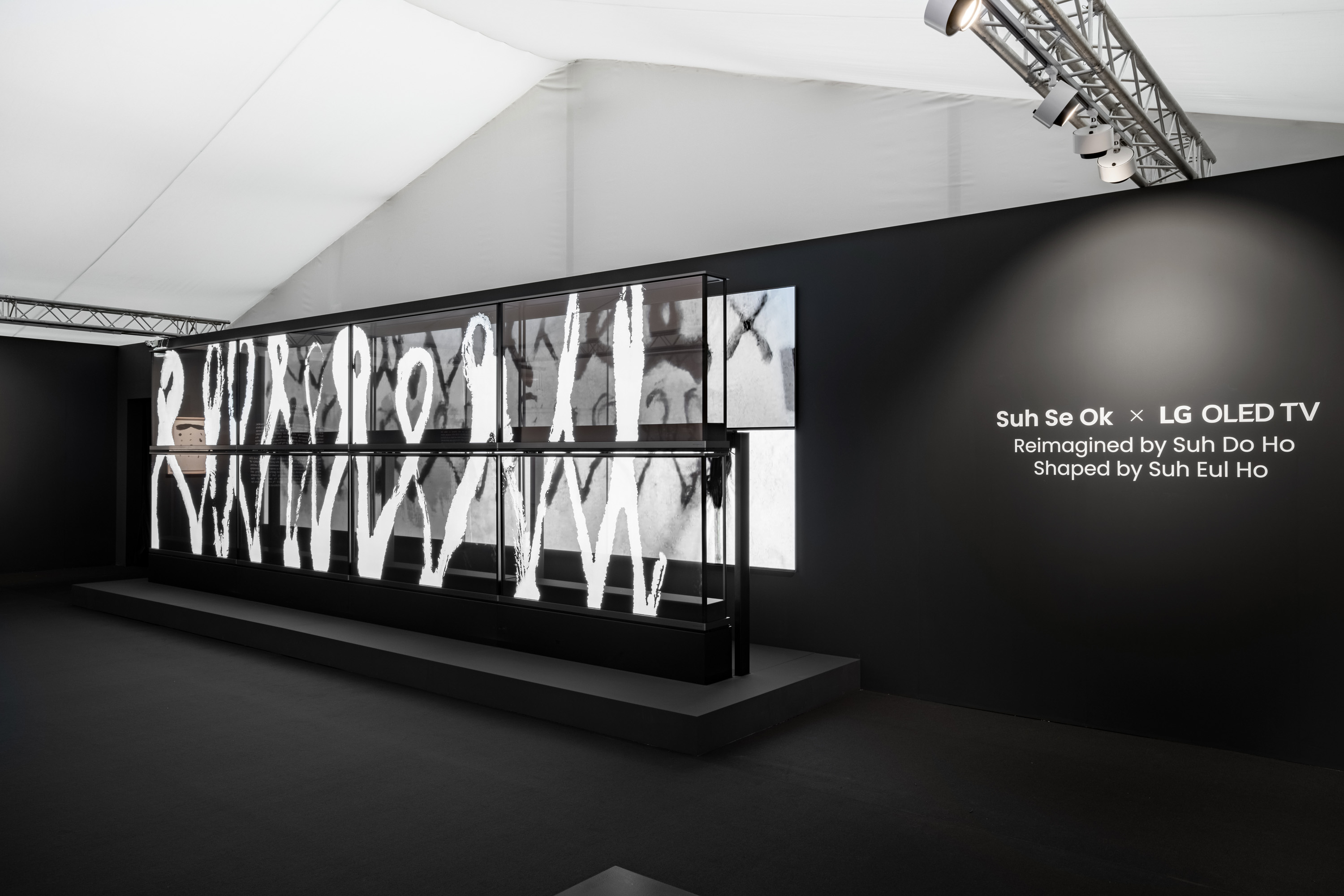 Images of Do Ho Suh&#039;s artwork on transparent OLED TVs: LG X Frieze London 2025