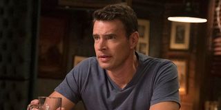 whiskey cavalier scott foley drinking in a bar