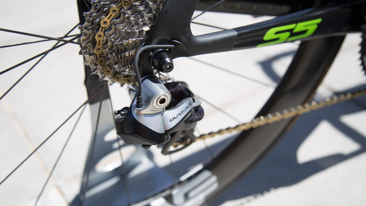 Shimano Dura-Ace Di2 supply the shifting