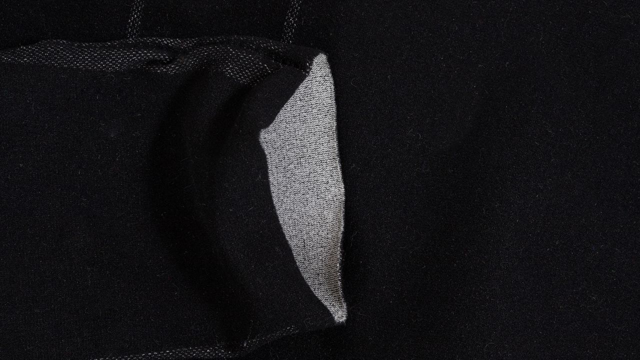 Assos GTO LS DermaSensor Winter Base Layer end of sleeve