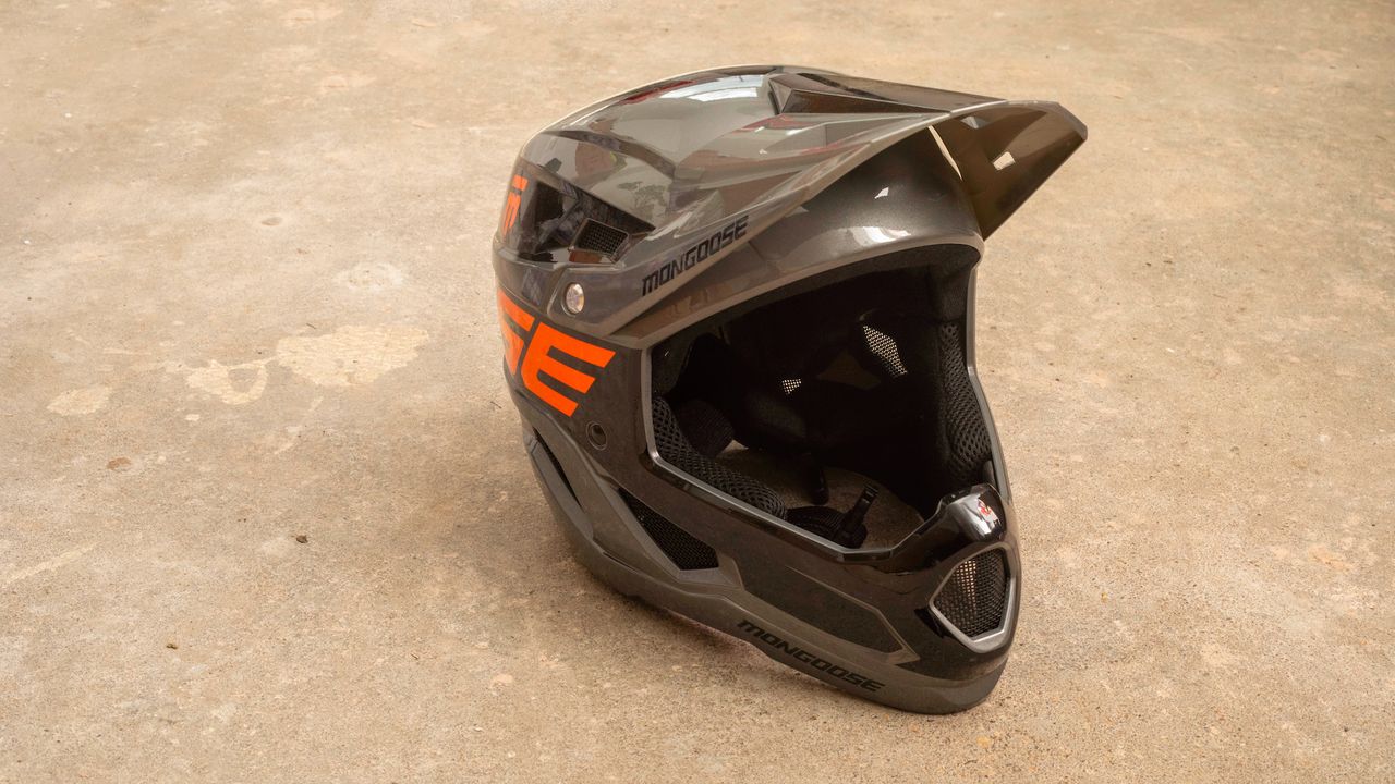 Mongoose Title full-face helmet