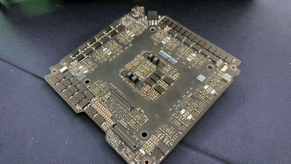More GeForce RTX 5090 Founders Edition mysteries revealed: backside of ...