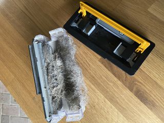 Emptying the dust box on the Miele RX3