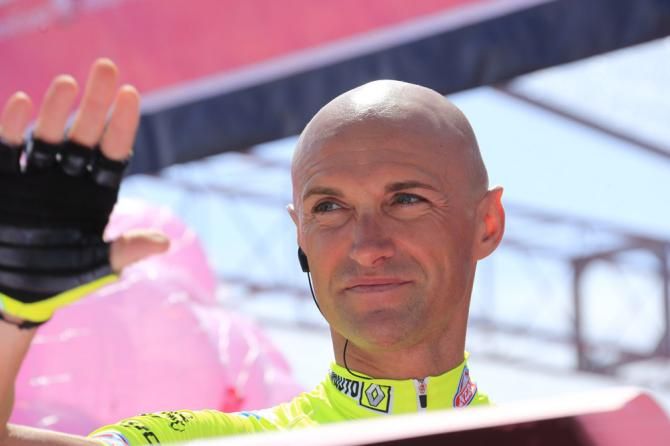 Former Giro d'Italia champion Stefano Garzelli signs on for stage 4.